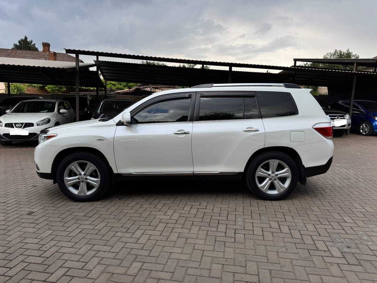 Toyota Highlander Офіційний 2012