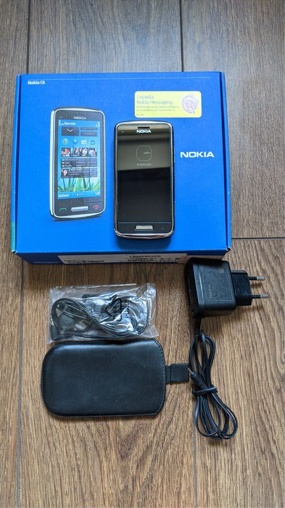 Мобільний телефон Nokia c6-01