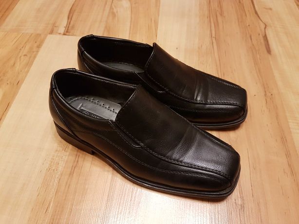 Pantofle czarne 32