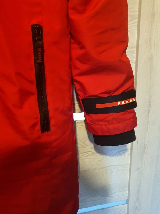 Długa kurtka czerwono-czarna