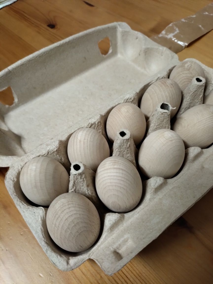 Caixa com 10 ovos de Madeira