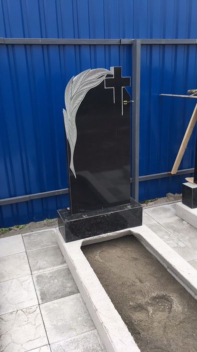 Пам‘ятники в наявності та під замовлення