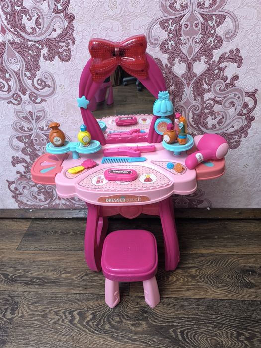Трюмо / Туалетный столик детский