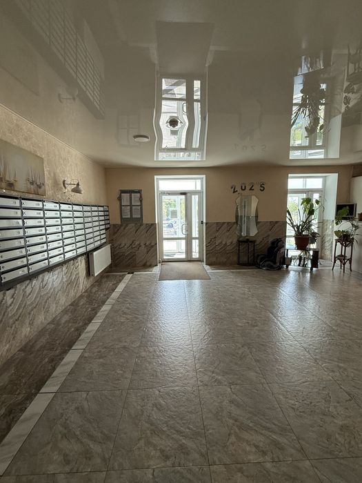 Продаж квартири з видом р.Дніпро вул.Жужоми