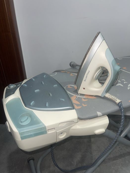 Tábua encorporada com ferro Rowenta profissional