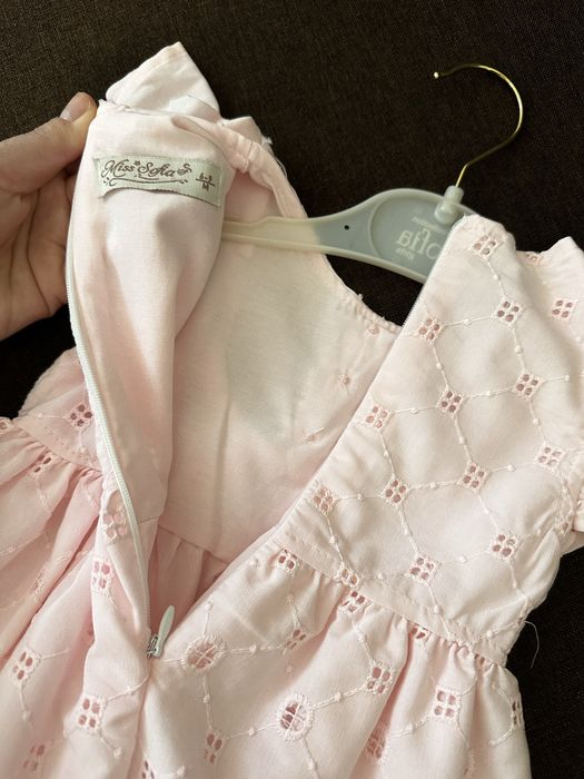 Рожева сукня для дівчинки