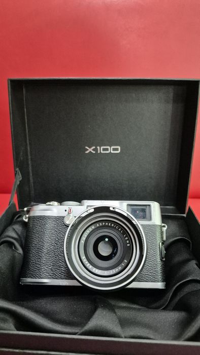 Fuji x100.                 .