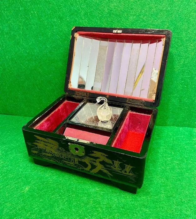 Caixas de música antigas com e sem Porta-Jóias