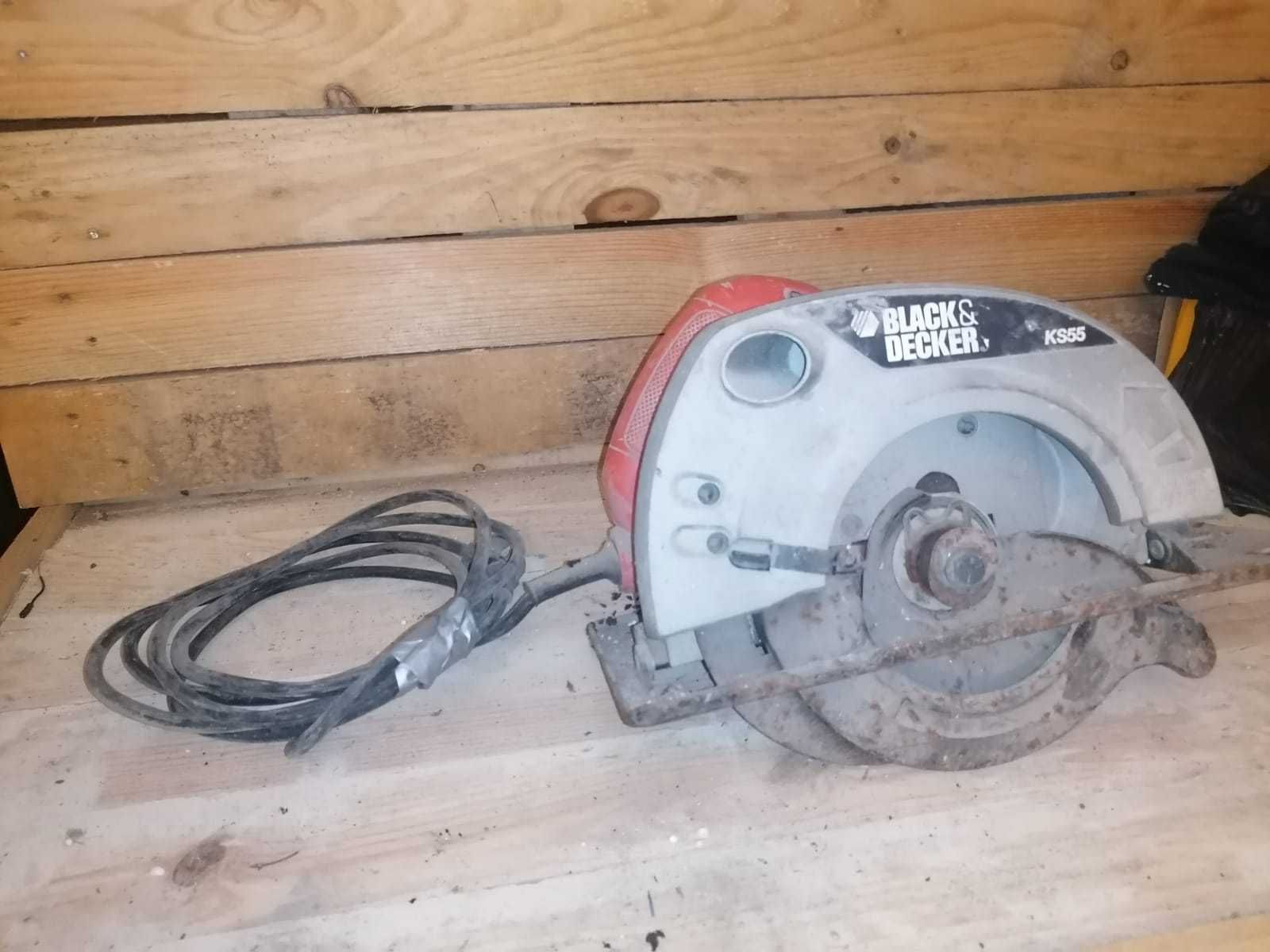 Serra Circular Black&Decker KS55 1200W (funciona c/ vibrações no eixo)