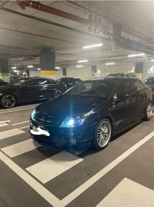 Opel astra gtc ..