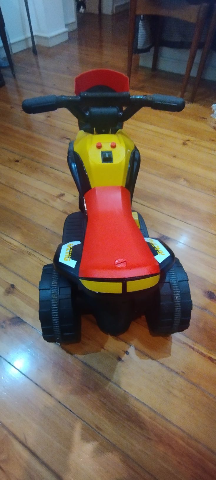 Mota elétrica de criança