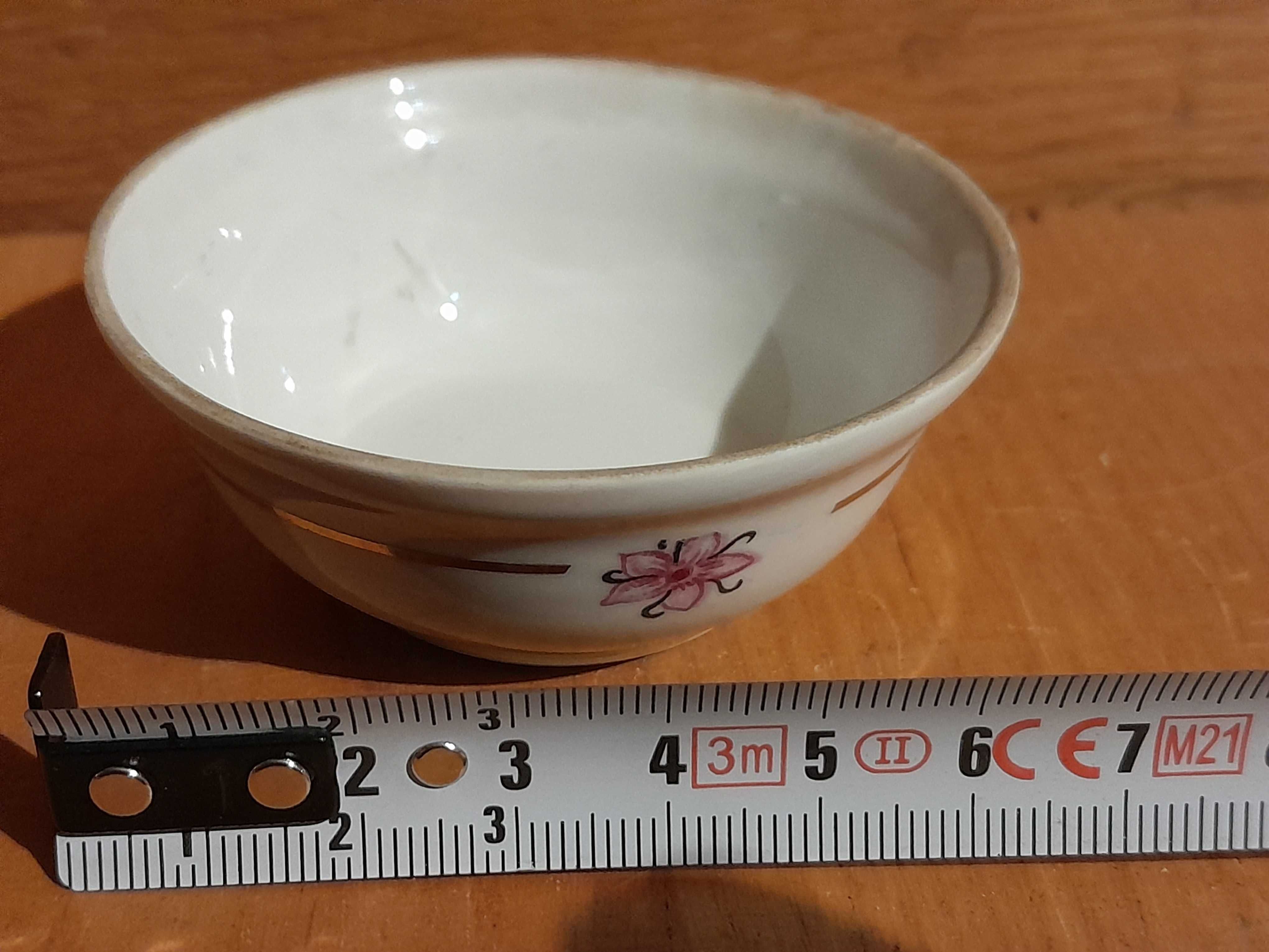 Stara porcelana maleńka miseczka spodek spodeczek  retro vintage