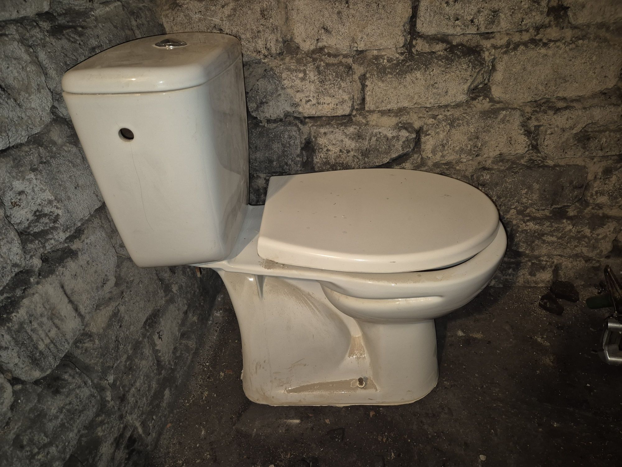 WC kompakt typ warszawski