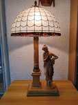 Piękna duża lampa stołowa
