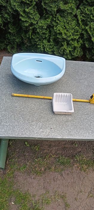 Stary mały zlew i coś jeszcze