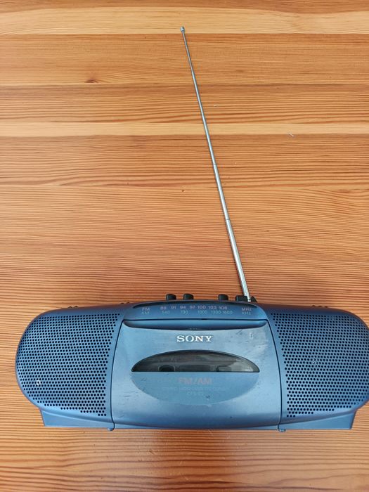Retro radiomagnetofon Sony gfs-e2