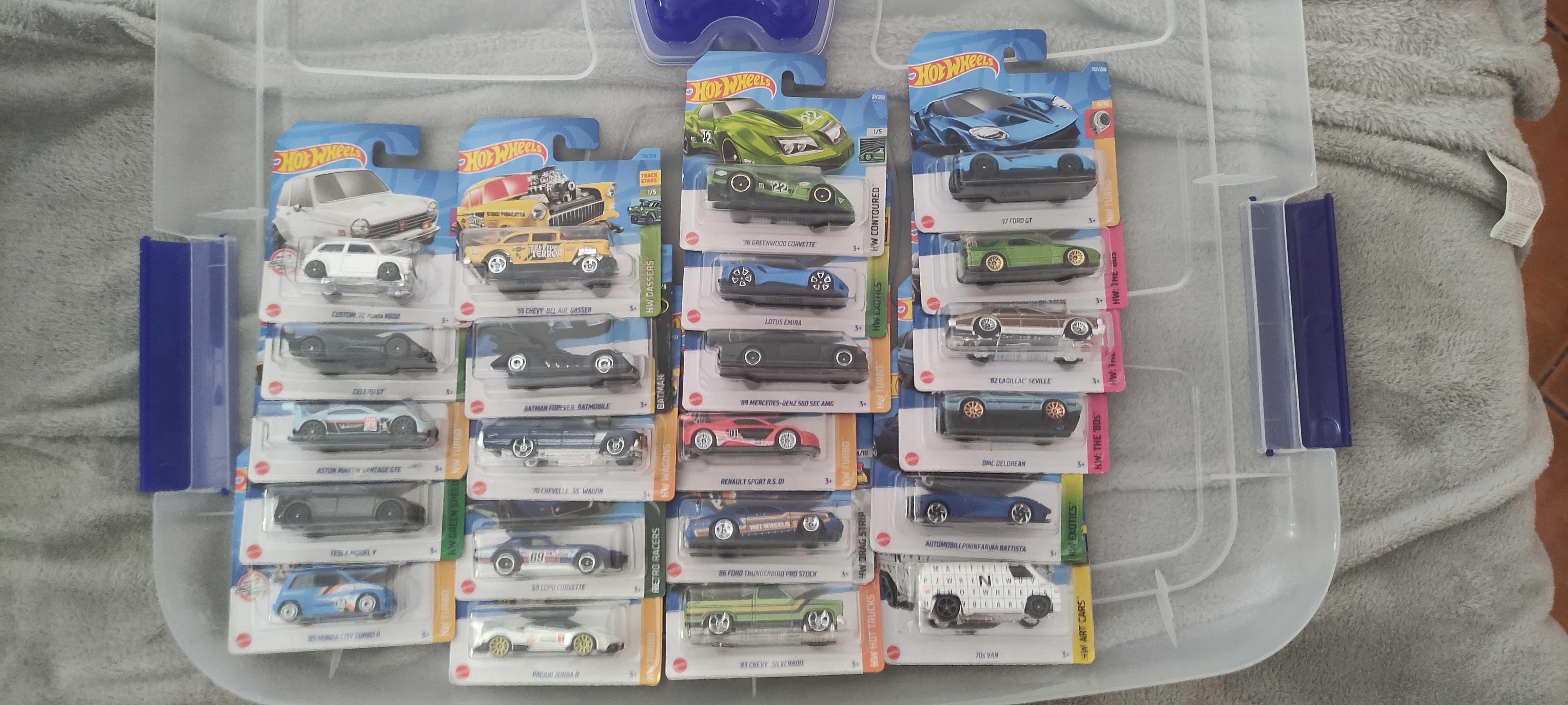 HotWheels e outros  *Novos* e SELADOS