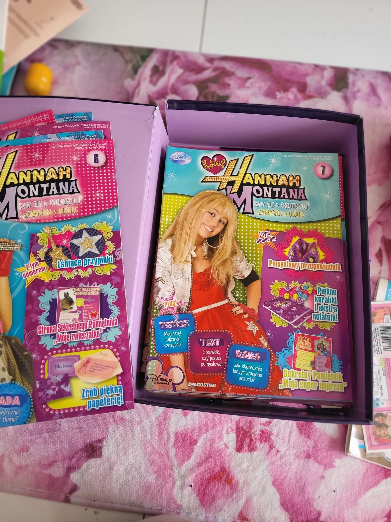 Kolekcja 32 gazet czasopsm Hannah Montana w pudełku + dodatki