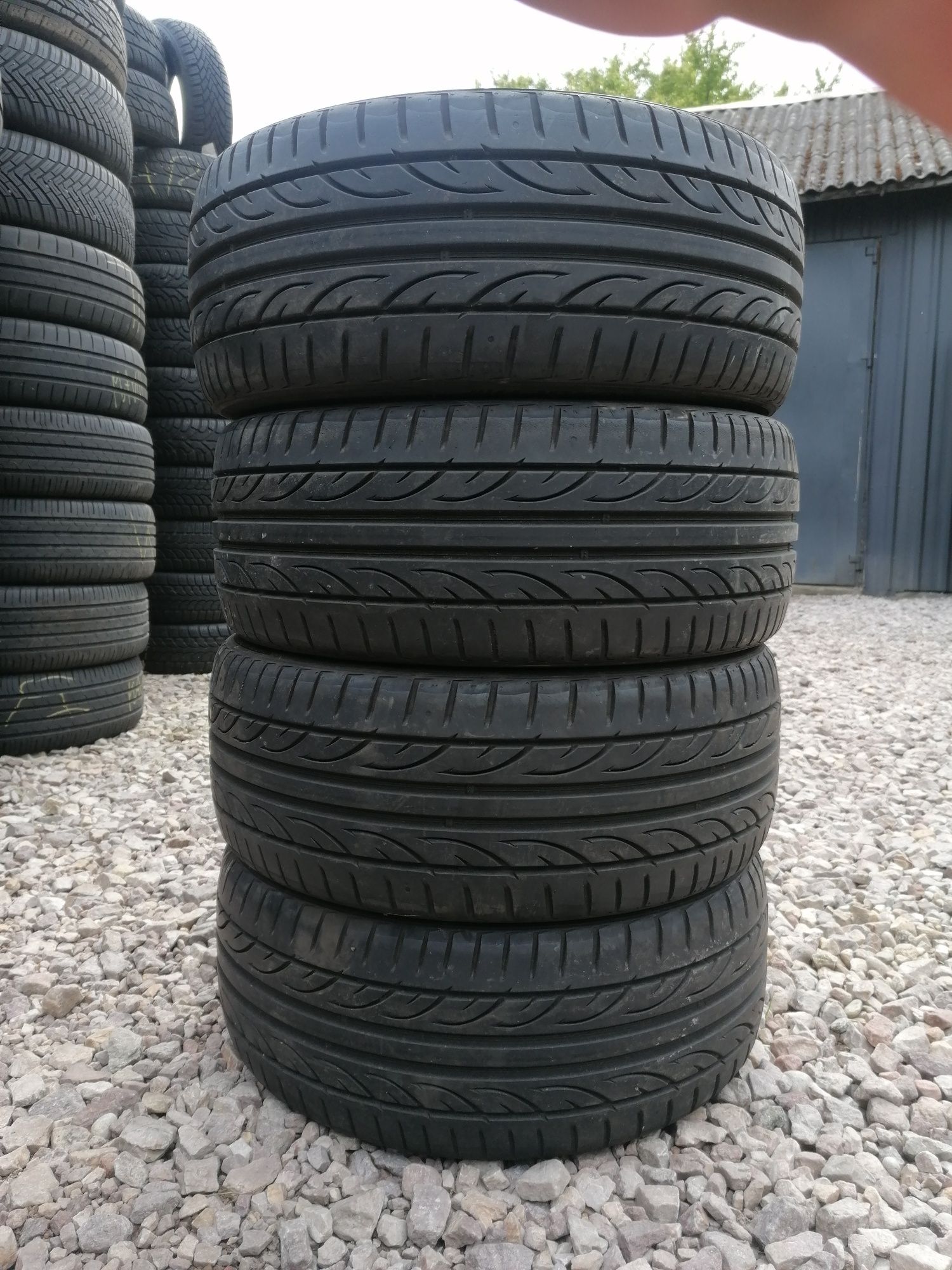 205/40/17 Hankook
