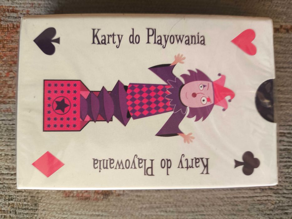 Ciekawe karty do gry, papierowe z logo Play