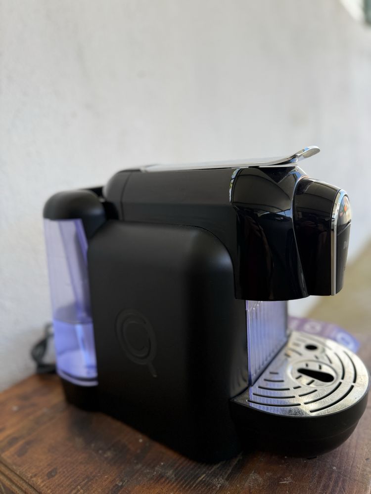 Vendo Maquina Cafe Delta Q. com pouco uzo a funcioar na perfeicão