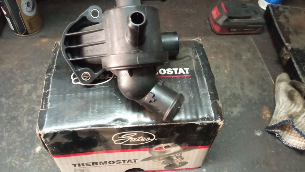 TH47792G1 термостат Фольцваген гольф 6 дизель
Термостат GATES

VW GOL