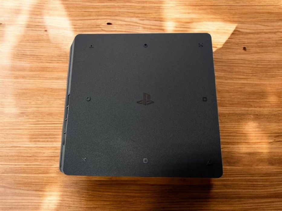 PS4 Slim 1000GB памяті.Гарний стан. Гарантія