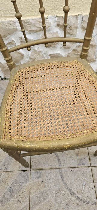 Cadeira de madeira antiga