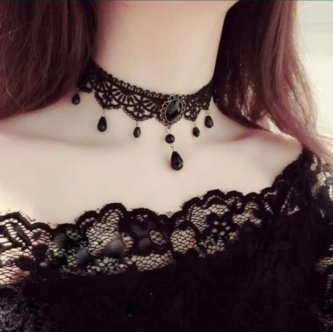 Gotycki choker z pięknej koronki z kameą i kryształkami gothic, lolita