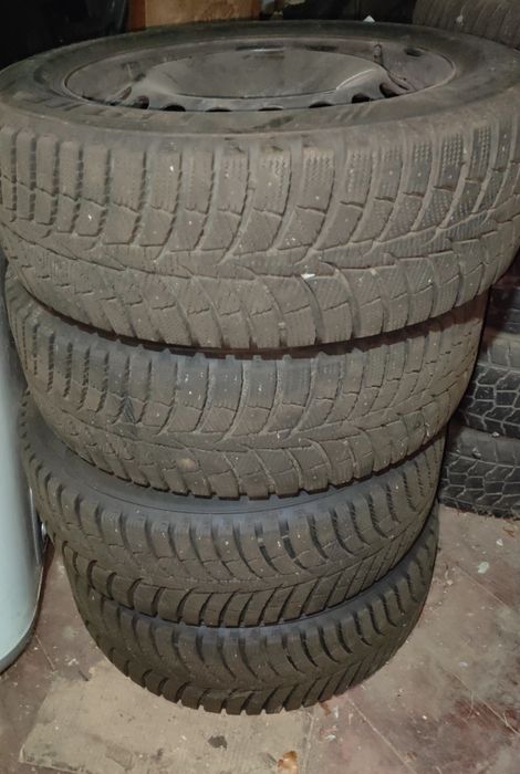 Шини на дисках 205 60 r16, vw, ковпаки
