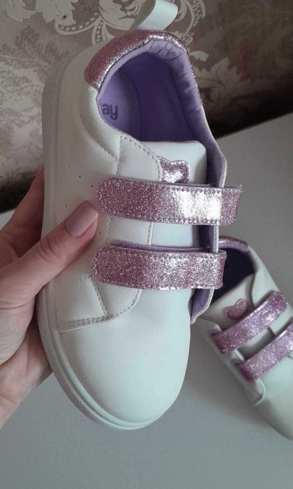 Нові кросівки на дівчинку 32р.