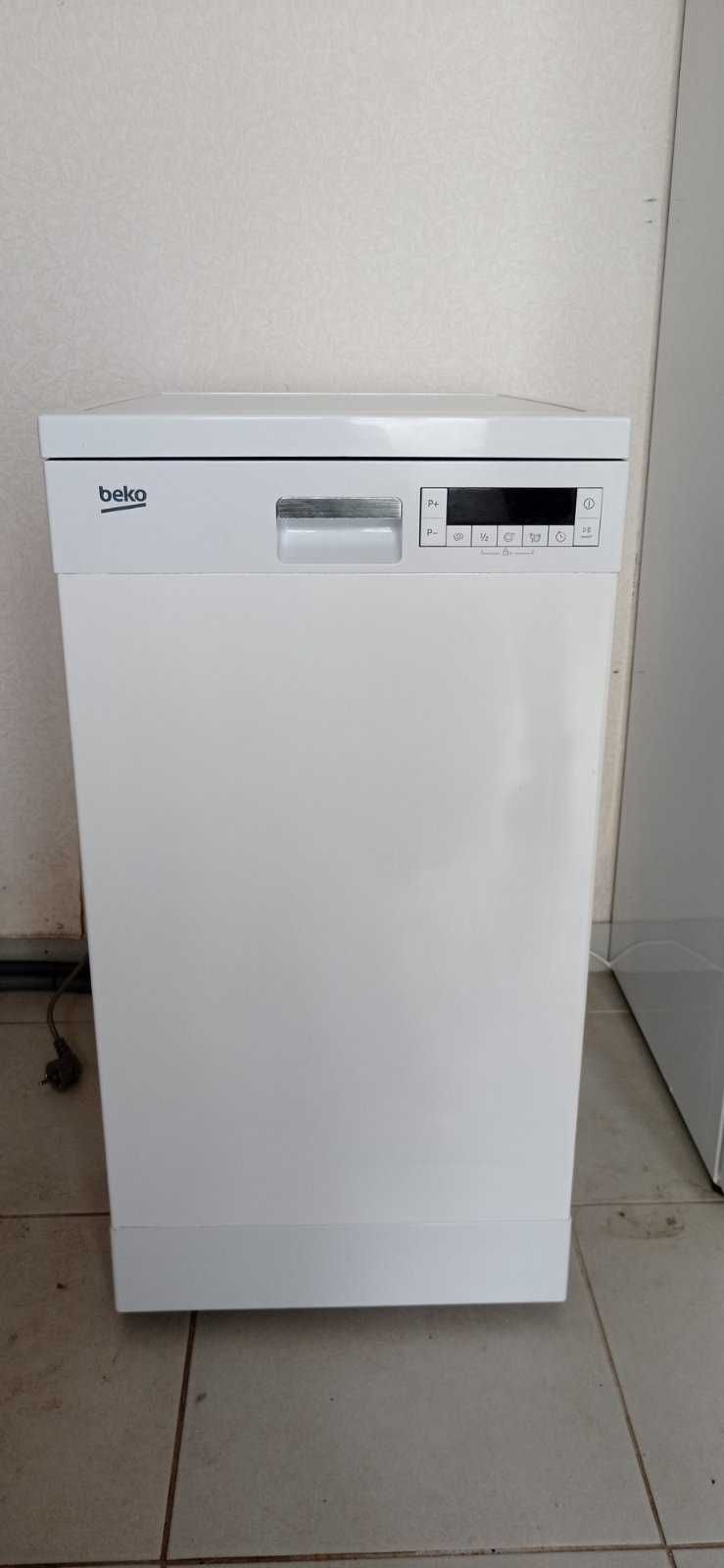 Посудомийна машина BEKO DFS 26010 W