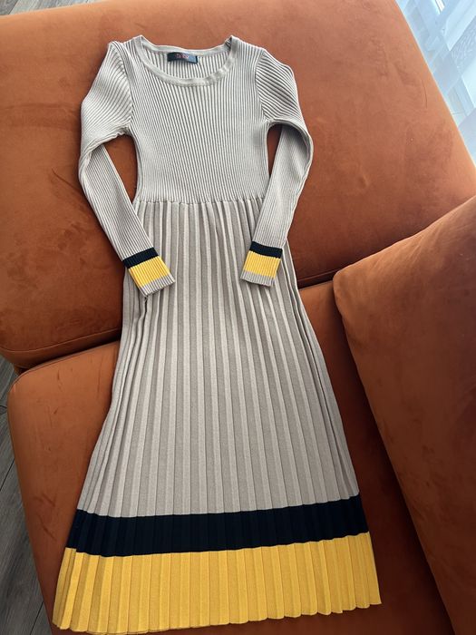 Сукня у бежевемо кольорі розмір S-M