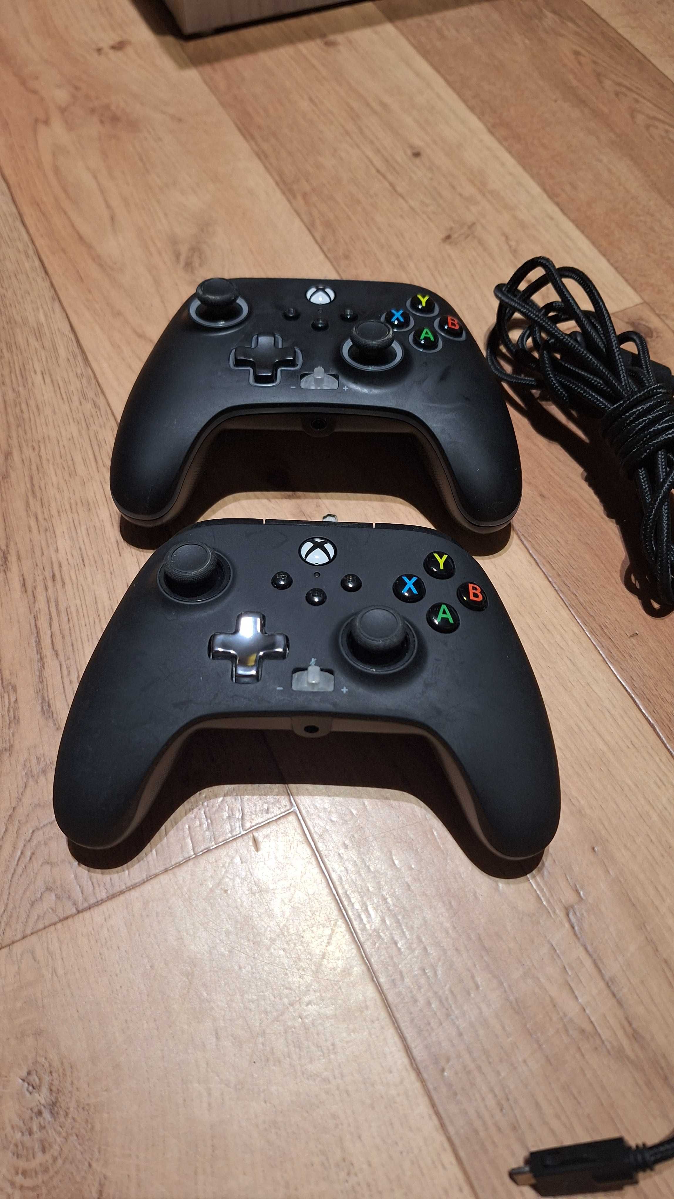 Pady przewodowe PowerA czarne do xbox one series PC komplet