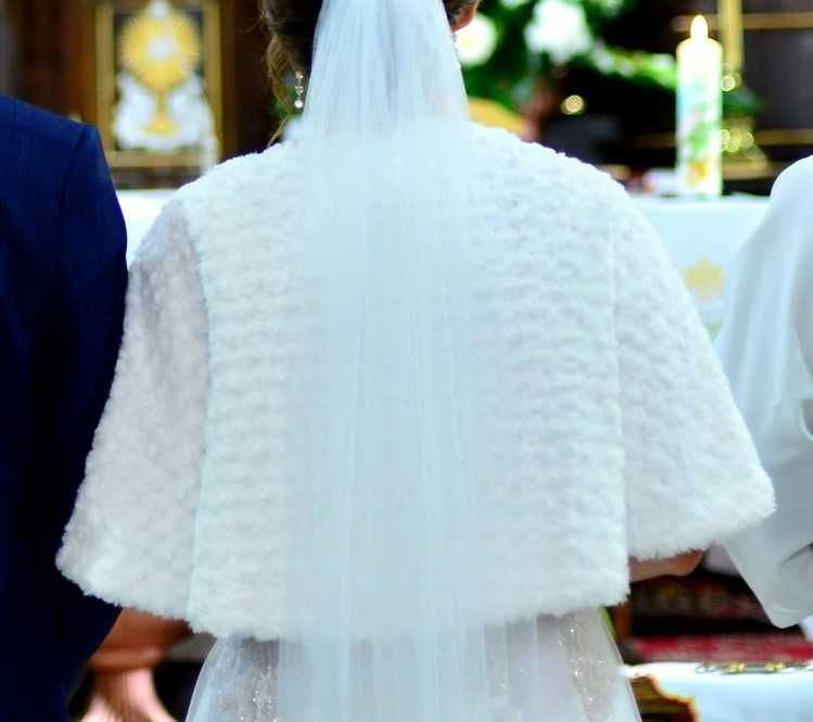 Śnieżnobiałe bolerko