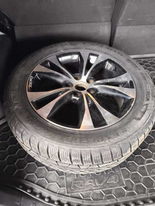 Продам диск з резиною на Toyota rav4 2014 року