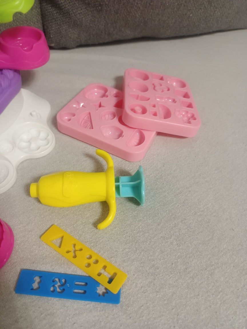 Play-Doh tort z akcesoriami.