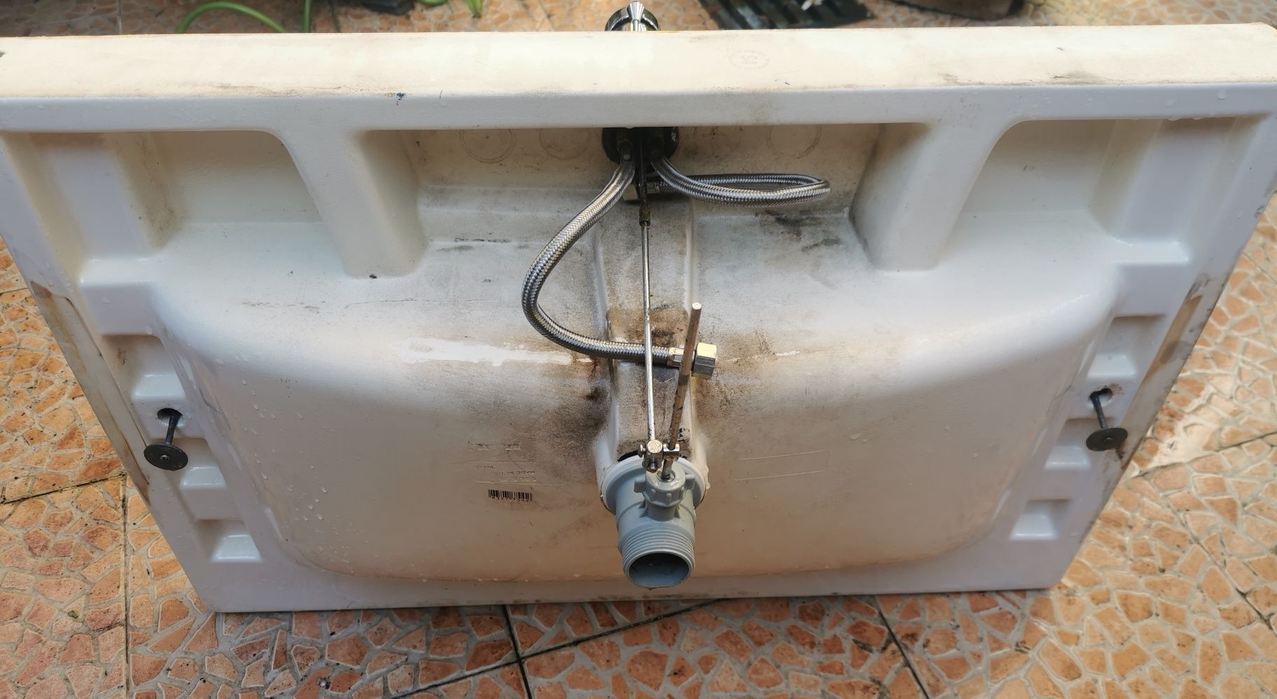 Lavatório WC com torneira