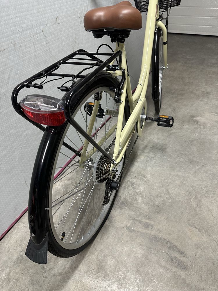 Bicicleta de senhora e passeio