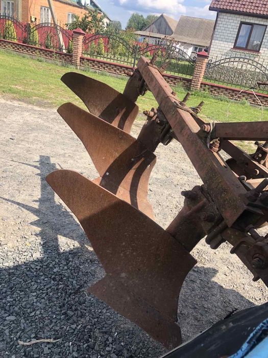 Продам трохкорпусний плуг