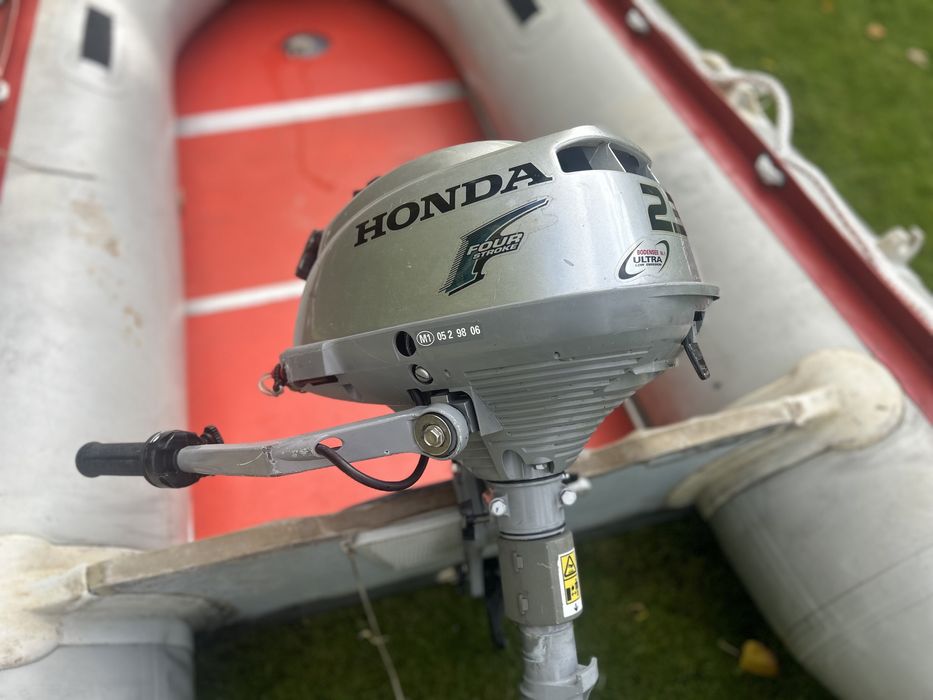 Ponton ratunkowy z silnikiem Honda
