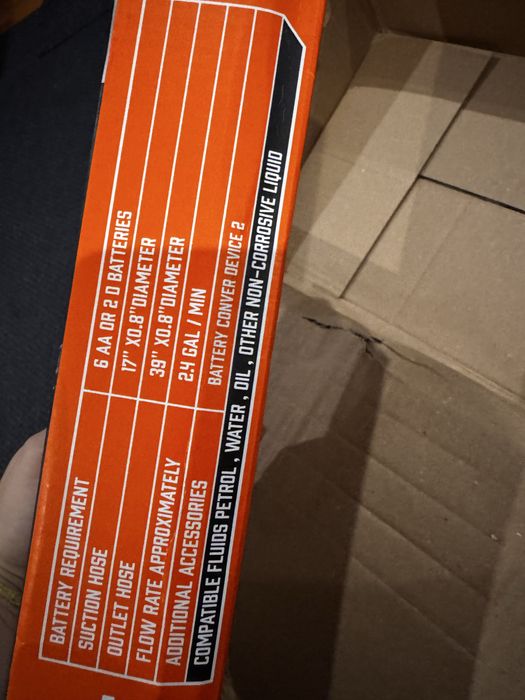 Bomba portátil de transferência de combustível e líquidos (a pilhas)