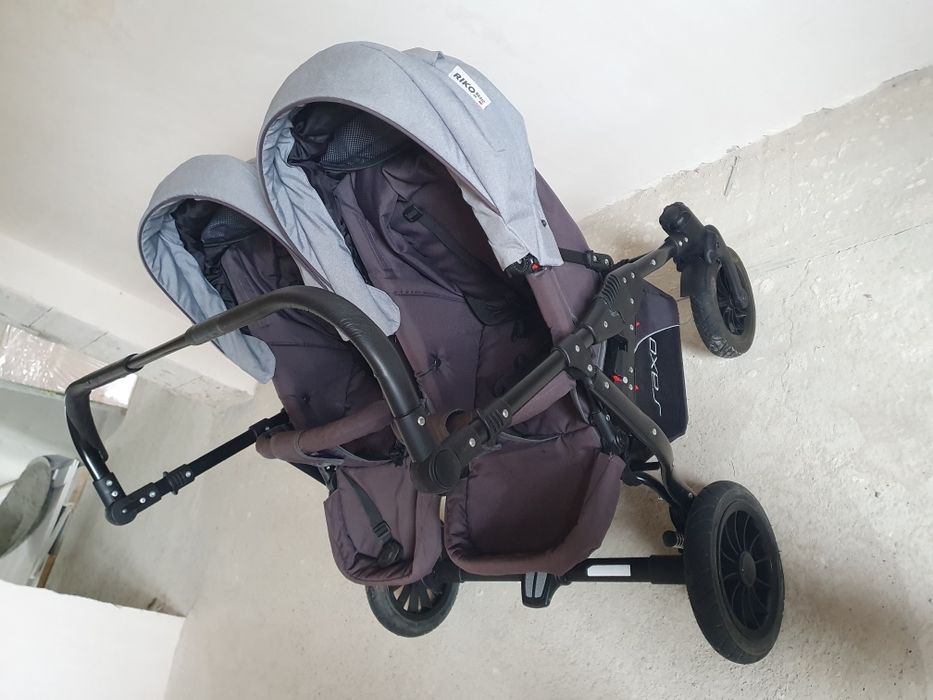 Дитяча коляска для двійні