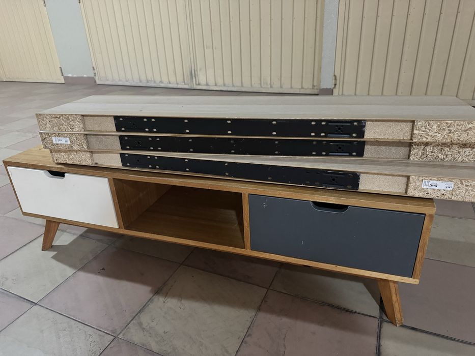 Mesa de tv e 2 parteleiras