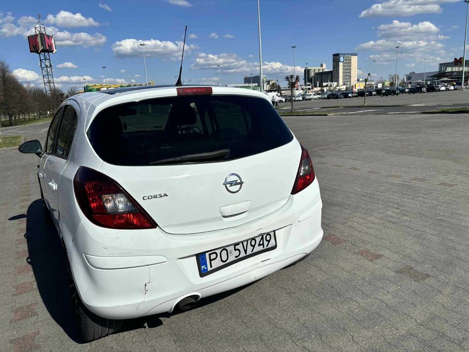 Opel Corsa 1.4 Benzyna 2011 rok