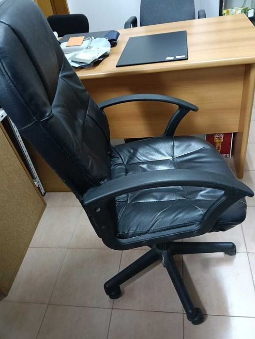 Cadeira de escritório ou quarto de cor preta