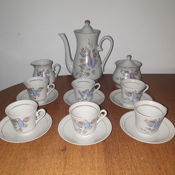 Фарфор   СССР .Сервизы Чайник, заварник, кофейник, салатник, тарелки