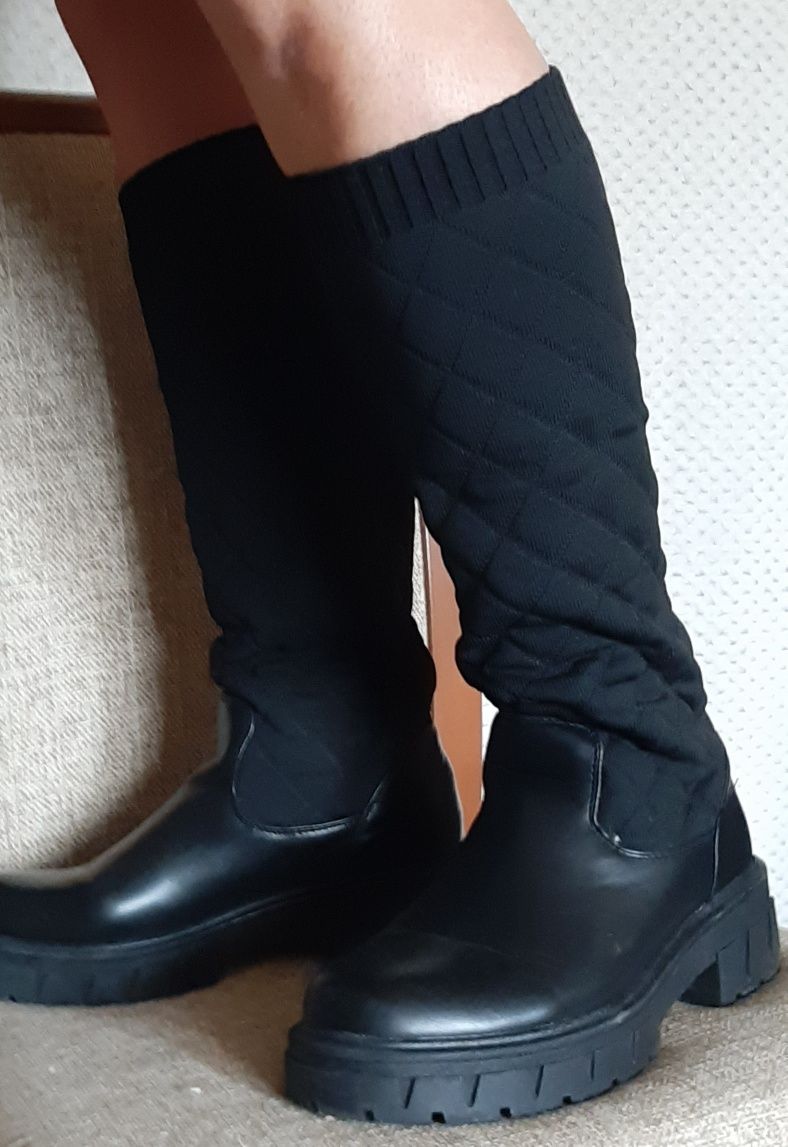 Czarne buty z tekstylną cholewką