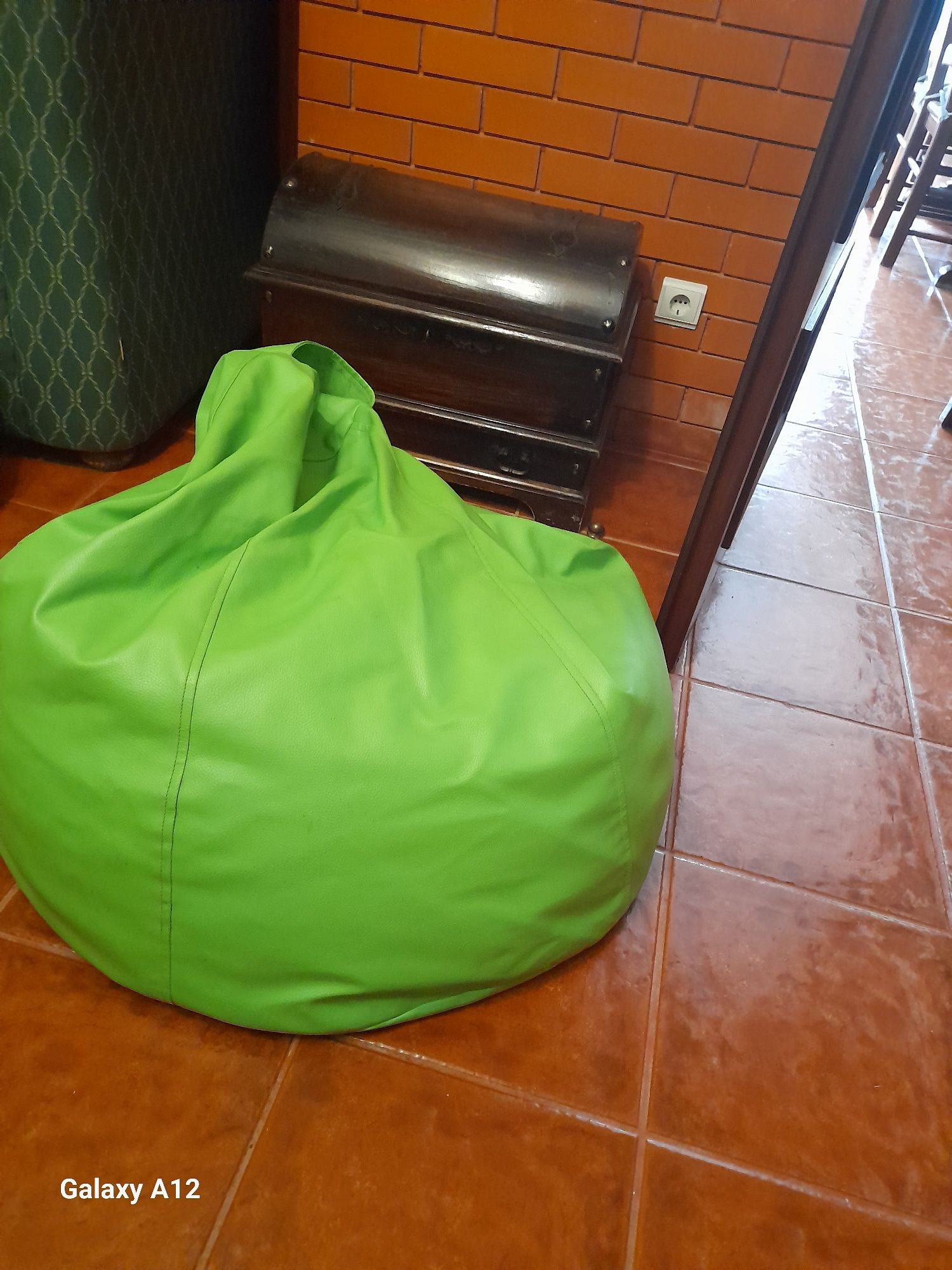 Pufe pele sintetica verde bandeira