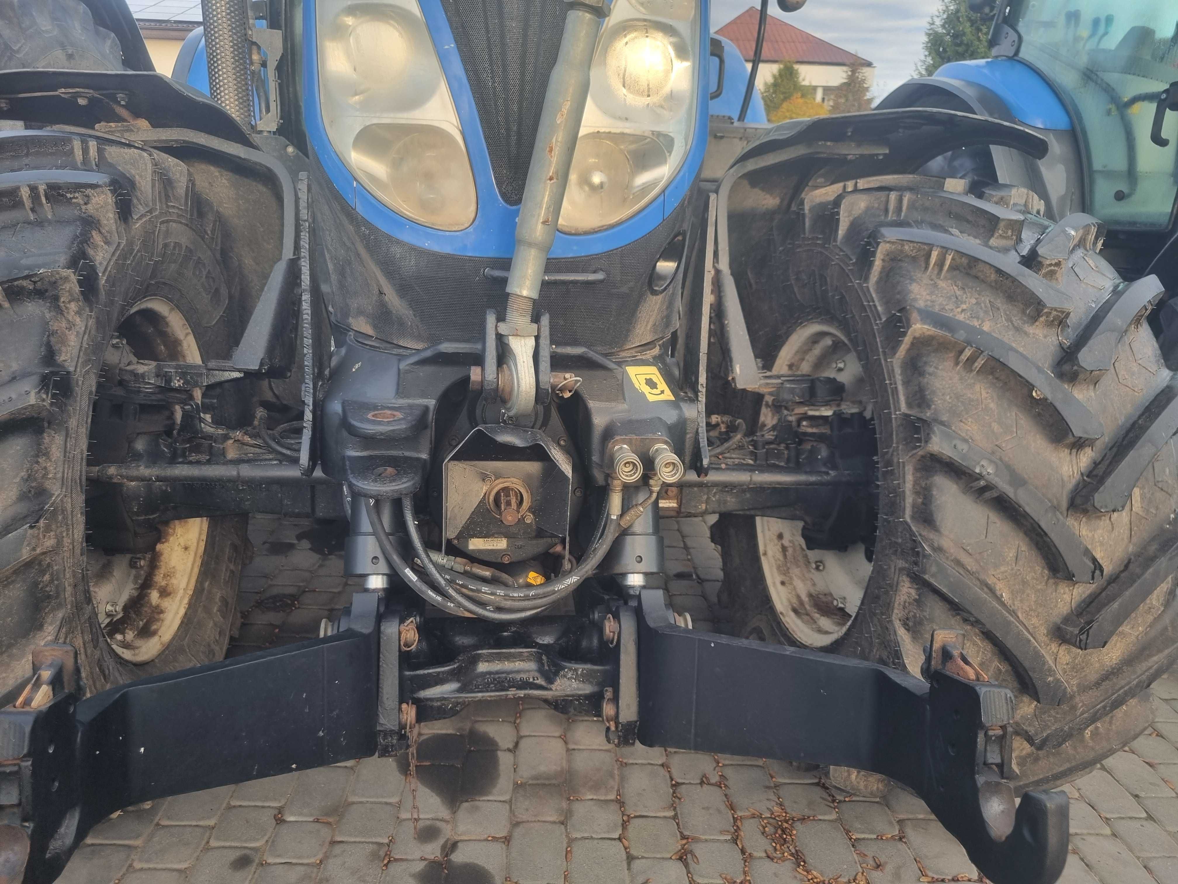 Ciągnik New Holland T7.200 z womem i tuzem